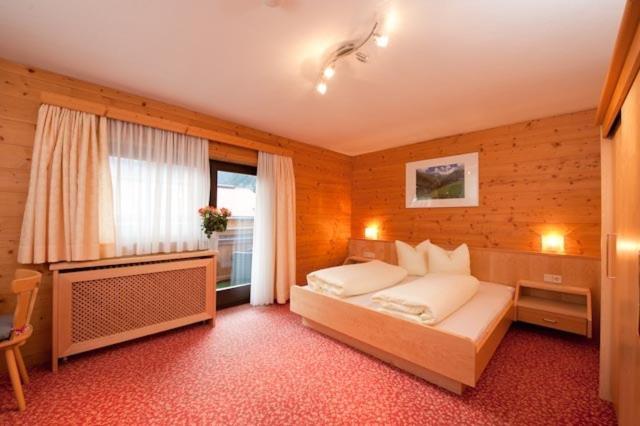 Pension Kristall Neustift im Stubaital Exterior foto
